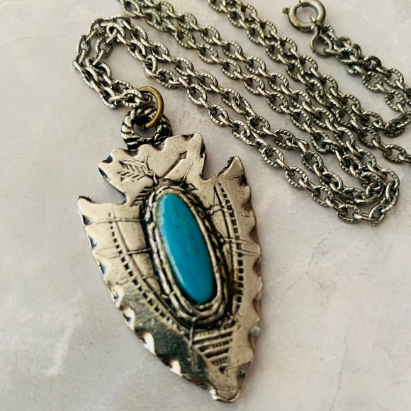Vintage Jewelry - Silver and Turquoise Arrowhead Pendant Necklace